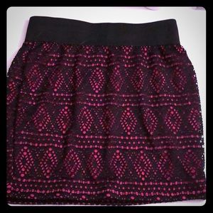 Pink/black mini skirt